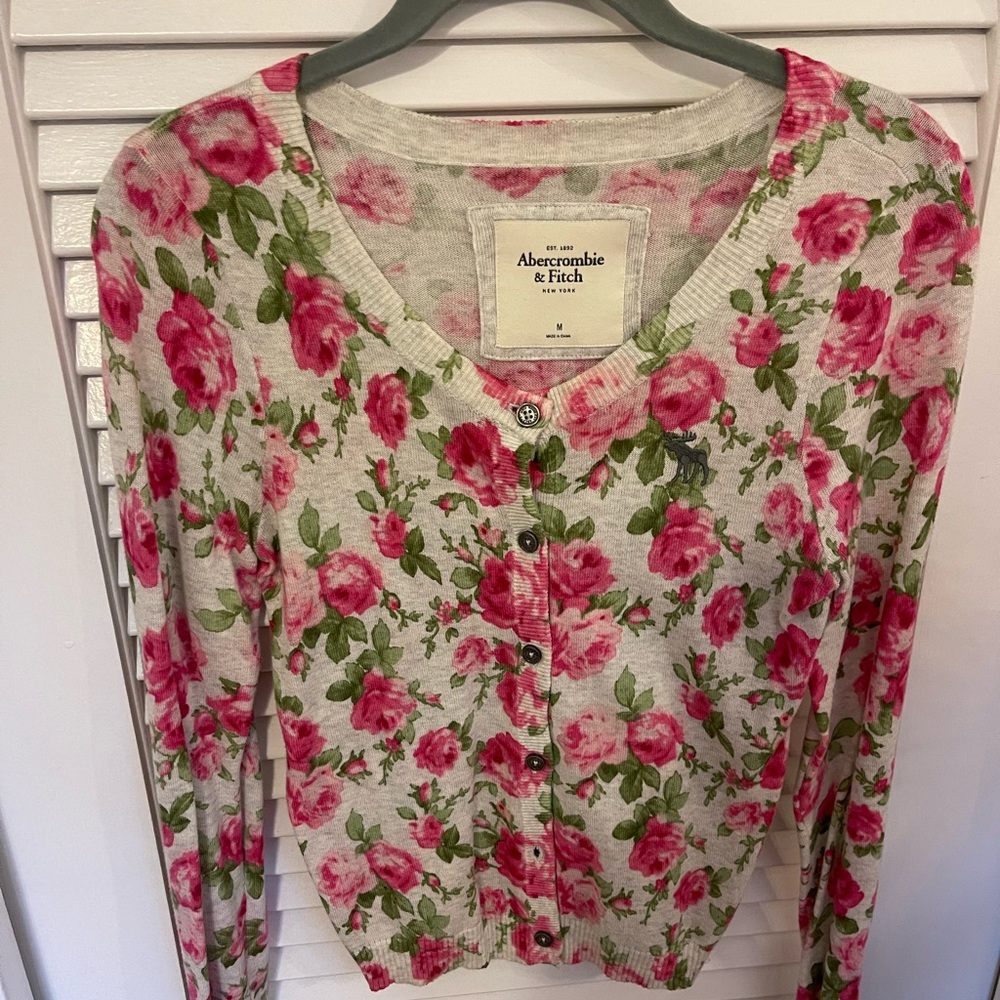 Vintage Abercrombie and fitch sweater sweet Cozy and soft.